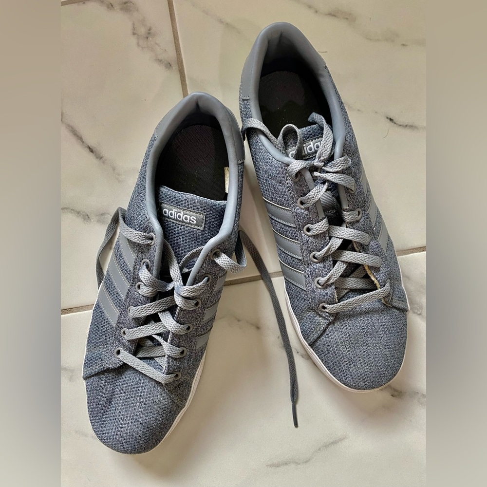 EUC Mens Adidas shoes